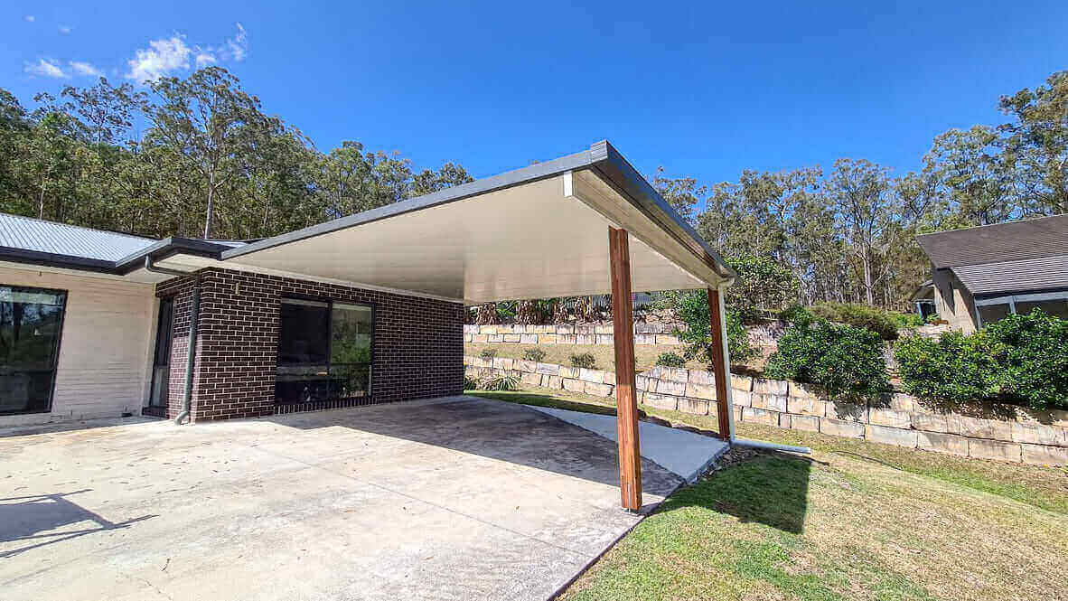 Attached Insulated Patio/Carport Masonry/Brick/Concrete Wall 7 x 4.4m