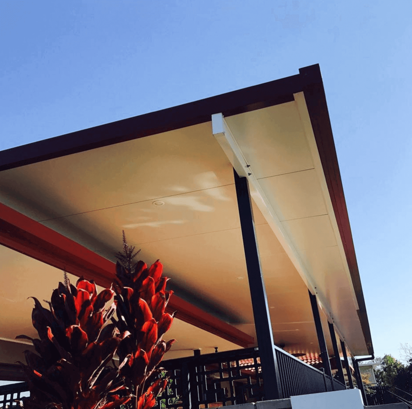 Single-skin patio boasting an extended overhang, seamlessly blending with the home’s gutter colours and elegantly framing the verandah.