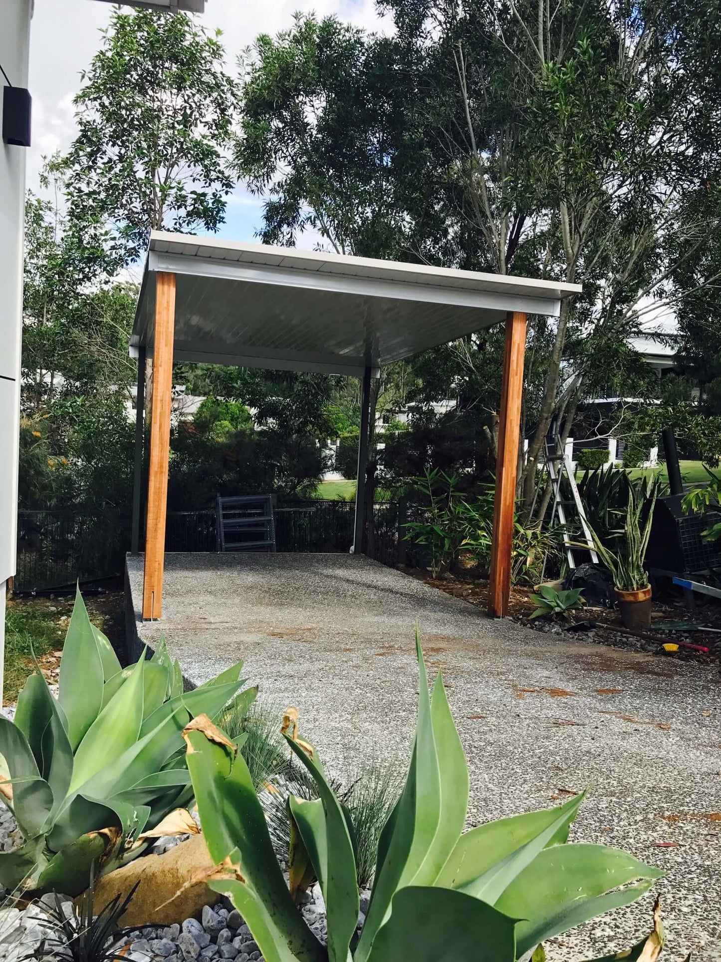 DIY Kit: V-Line Single Skin Patio/Carport Free Standing 5 x 5.5m with 400mm overhang and posts into footings