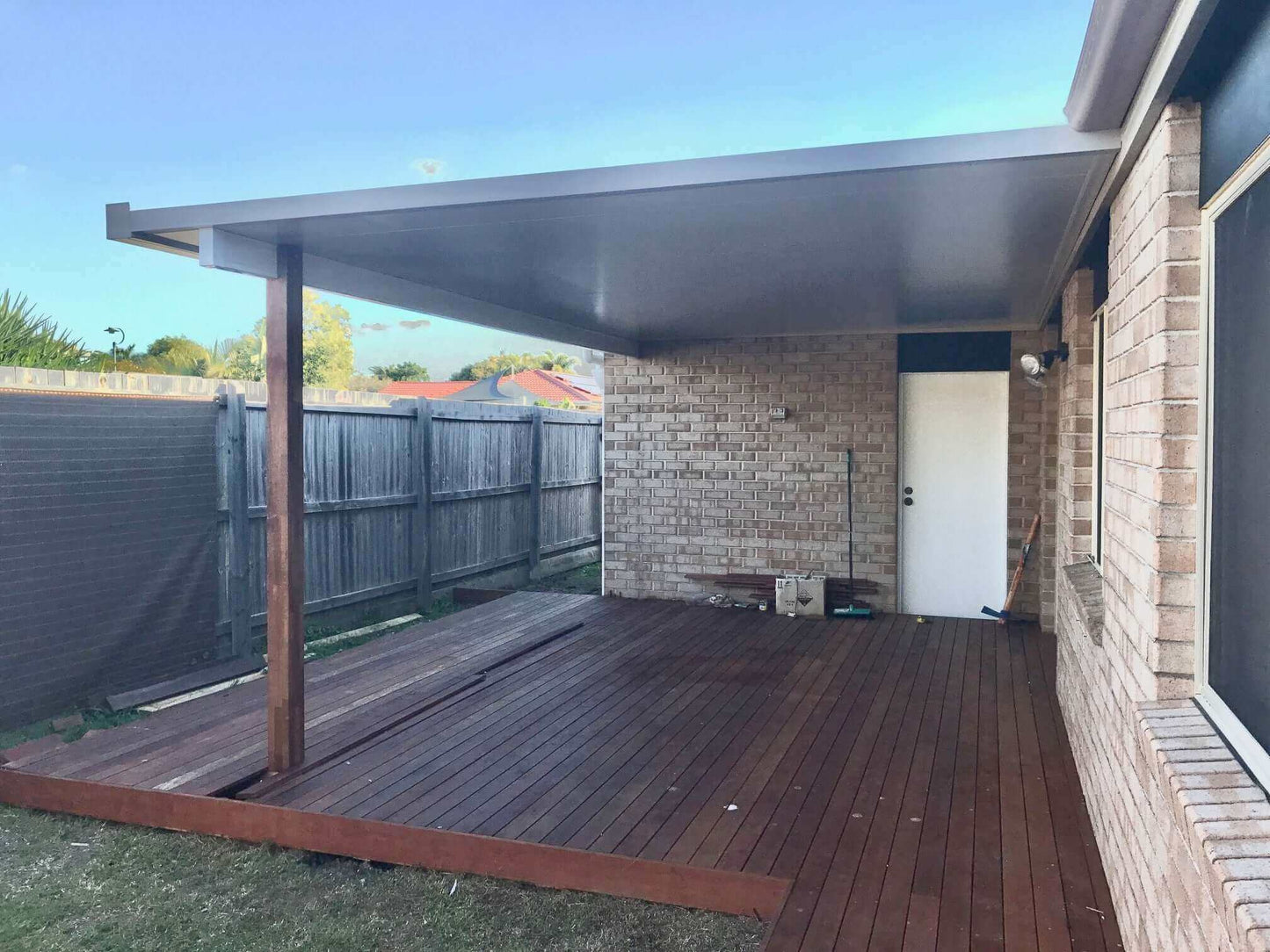 Attached Insulated Patio/Carport Masonry/Brick/Concrete Wall 8 x 2.6m