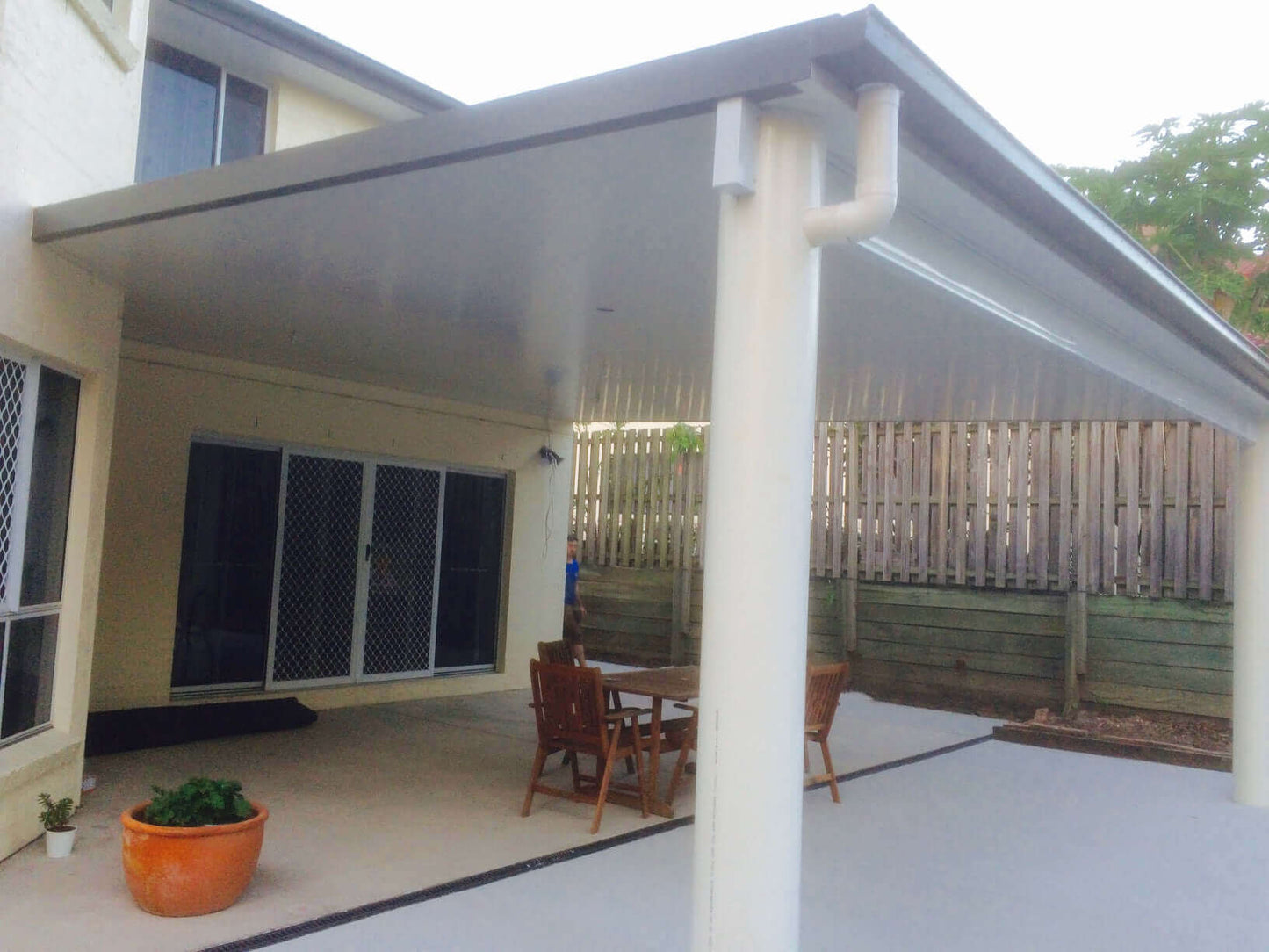 Attached Insulated Patio/Carport Masonry/Brick/Concrete Wall 8 x 2.5m