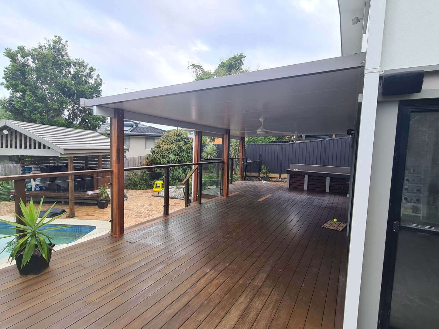 Attached Insulated Patio/Carport Masonry/Brick/Concrete Wall 8 x 6.1m