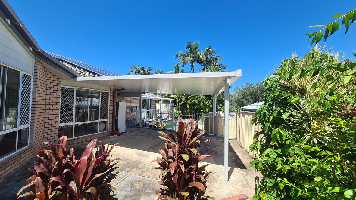 Attached Insulated Patio/Carport Masonry/Brick/Concrete Wall 9 x 4.4m