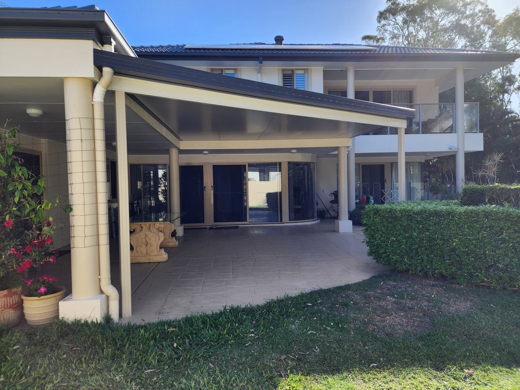 Attached Insulated Patio/Carport Masonry/Brick/Concrete Wall 10 x 4.3m