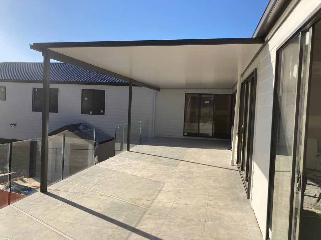 Attached Insulated Patio/Carport Masonry/Brick/Concrete Wall 9 x 4.4m