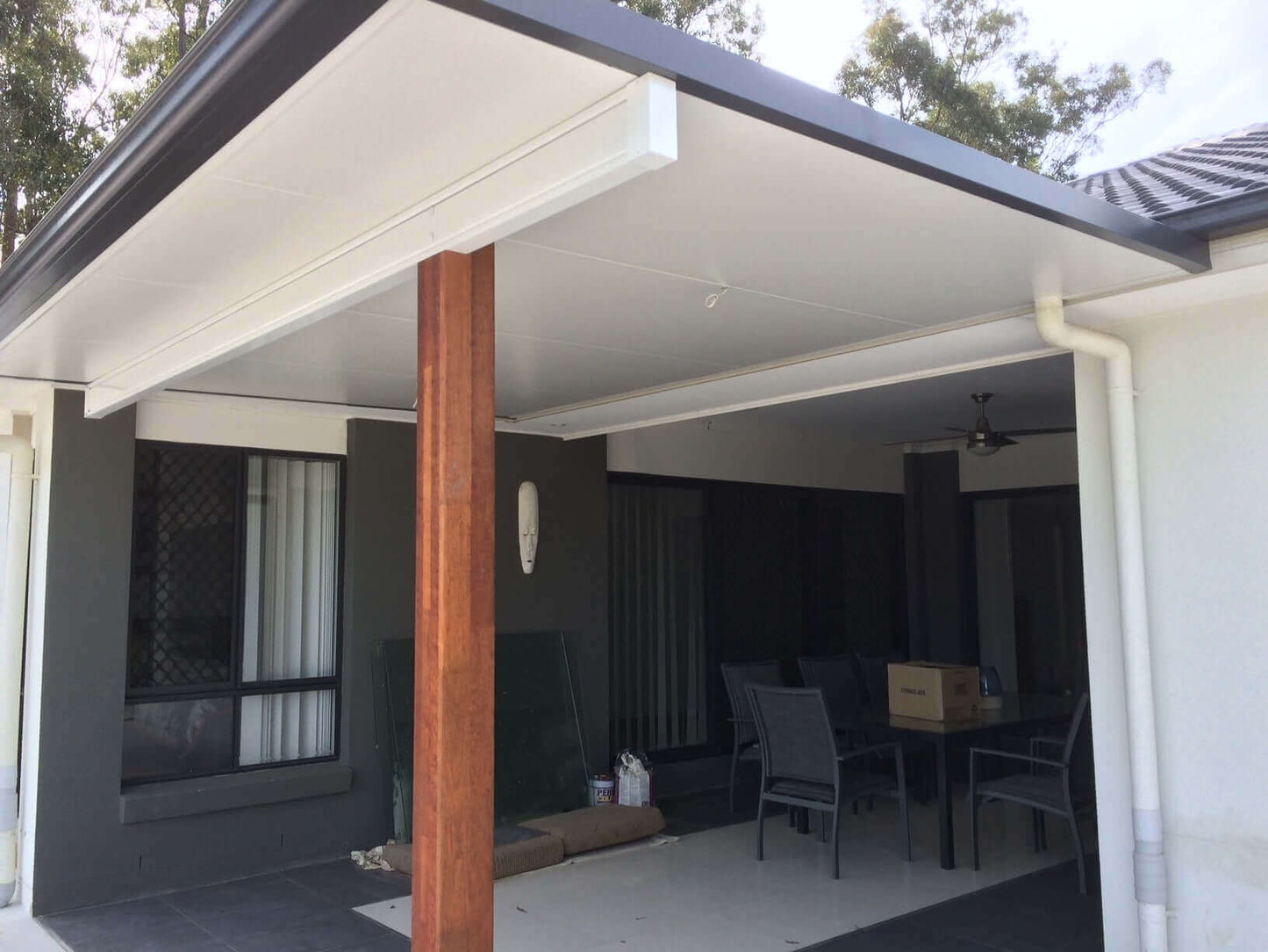 Attached Insulated Patio/Carport Masonry/Brick/Concrete Wall 8 x 2.9m