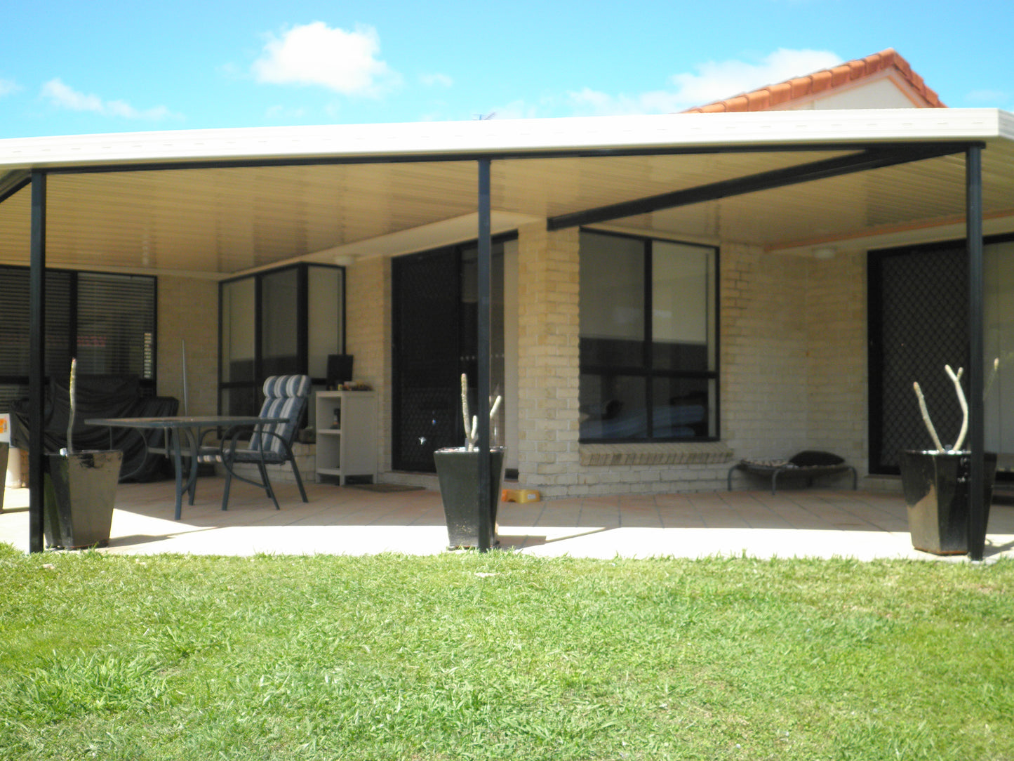 Attached Insulated Patio/Carport Masonry/Brick/Concrete Wall 10 x 3.0m