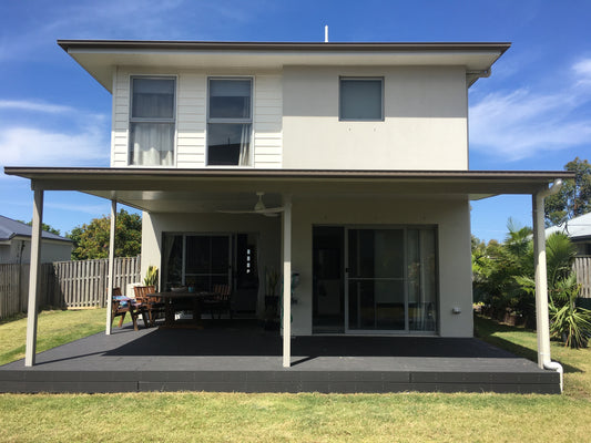 Attached Insulated Patio/Carport Masonry/Brick/Concrete Wall 10 x 5.7m