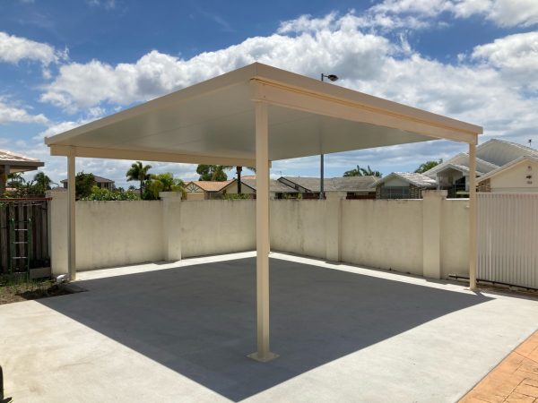 Insulated roof for a freestanding carport